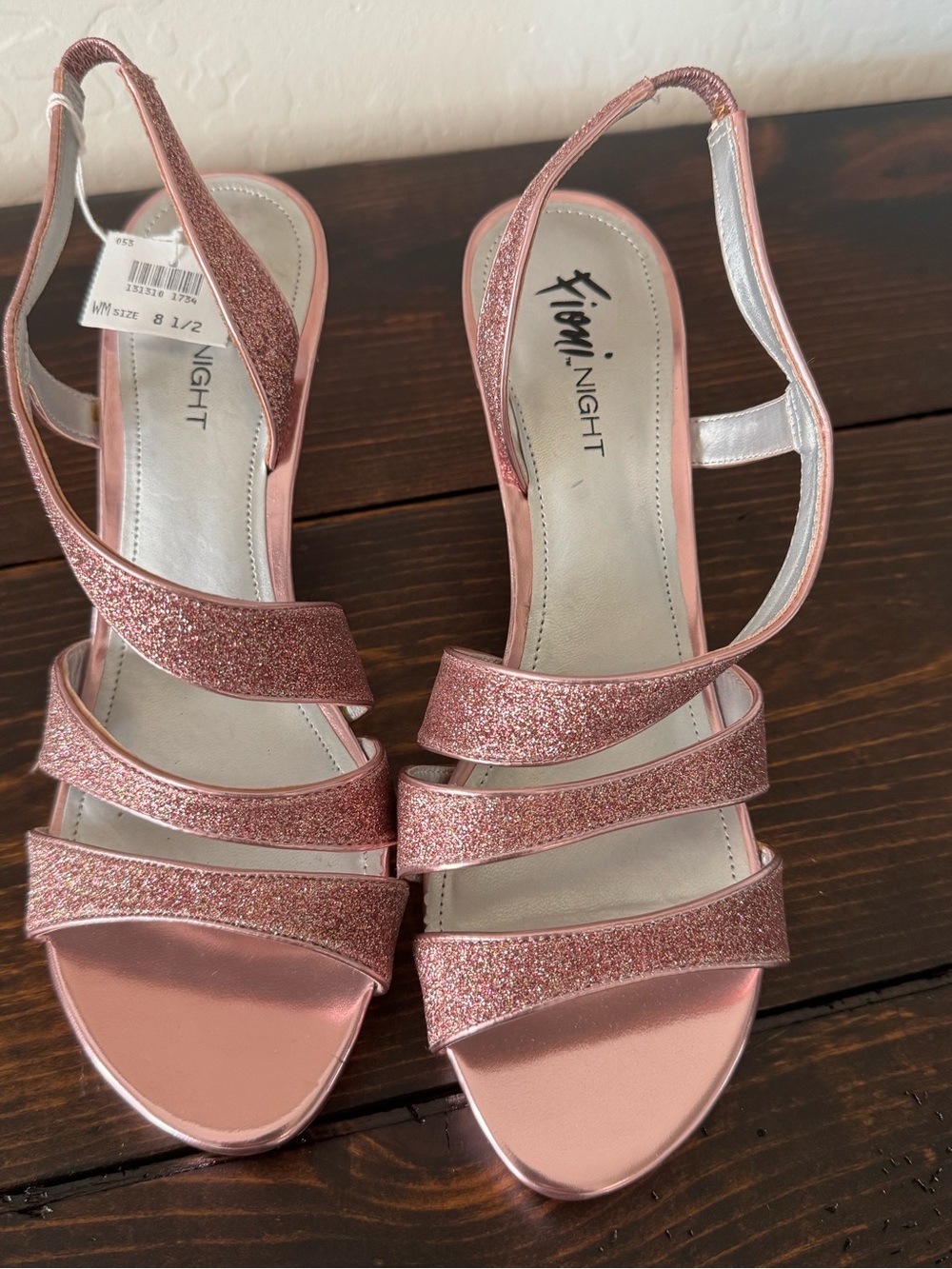 New with tags. Women's Rose Pink Glitter Strappy Sandals - Picture 1 of 2